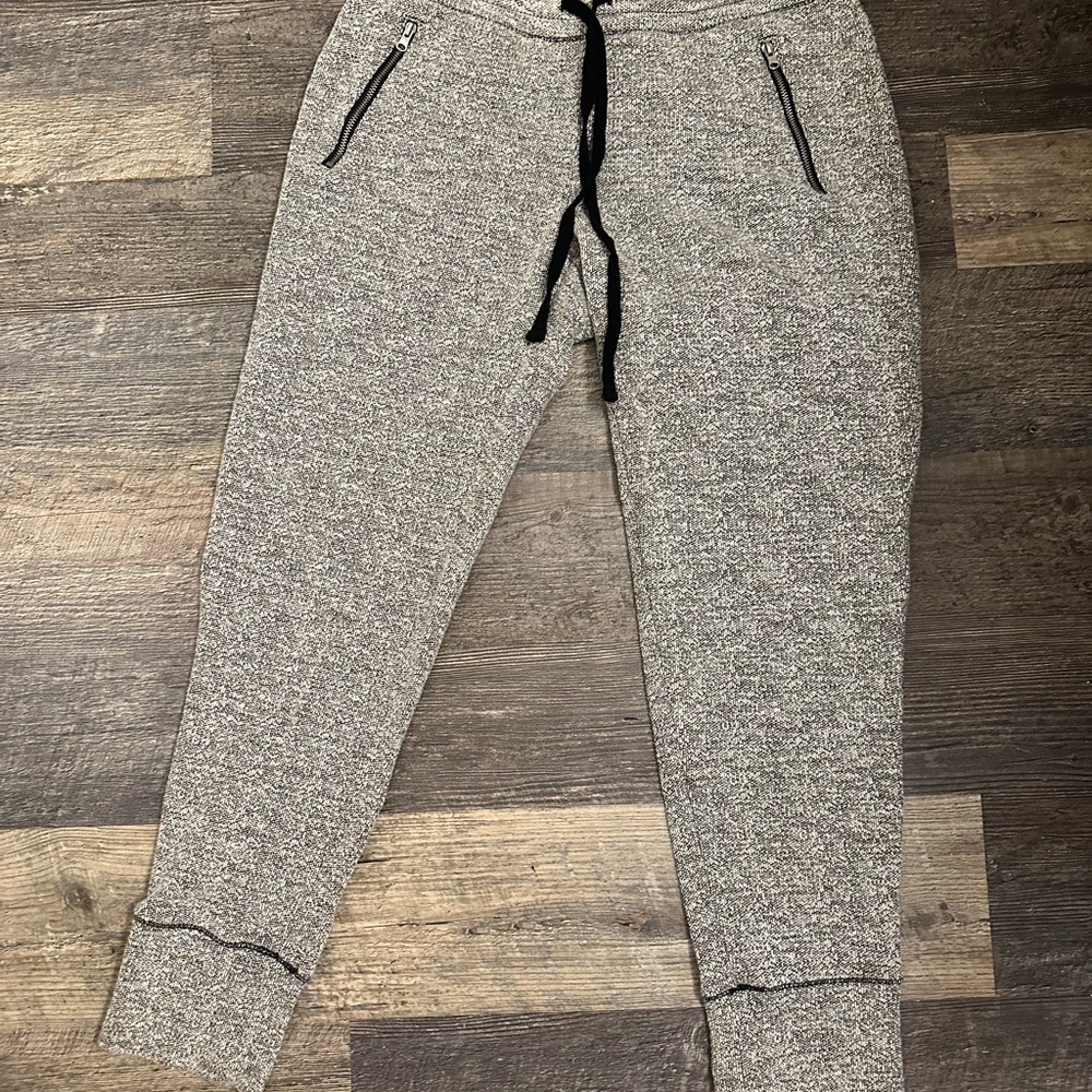 Aerie Heathered Gray Joggers with Black Accents and zipper pockets.